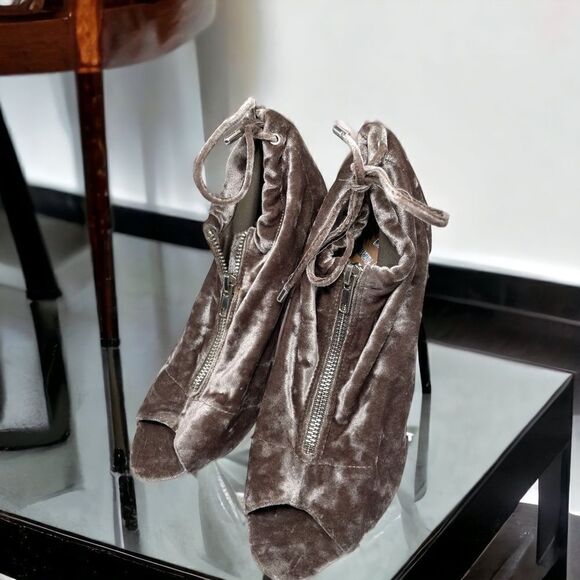 REPORT l Velvet l Zip-up l Block Heel l Peep-toe l Size 7 l NWOT - Picture 5 of 8